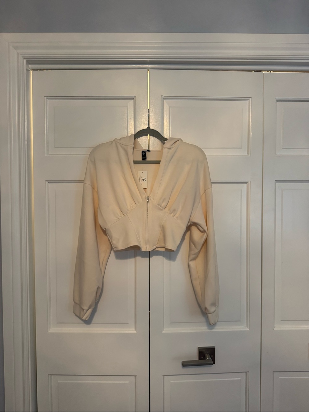 NYT Windsor Cream Cropped Snatched Hoodie | Size S